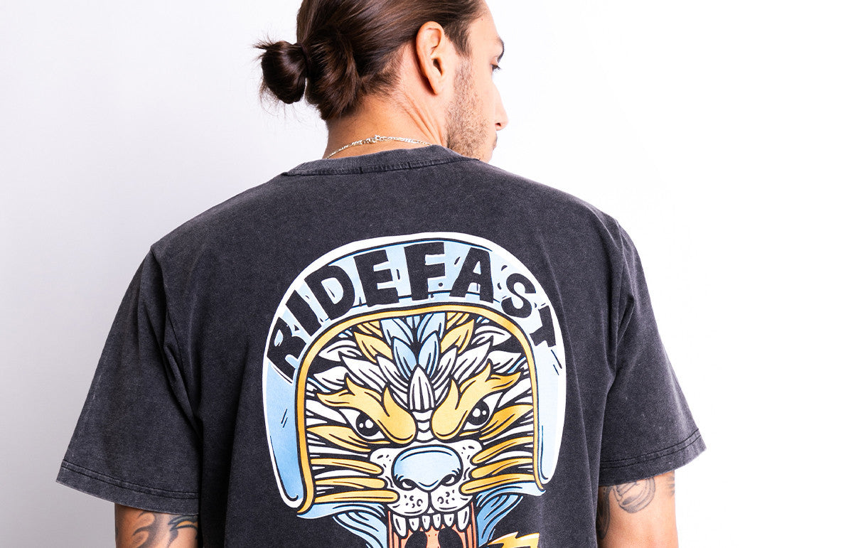 T-shirt Lion Black John Doe - 3